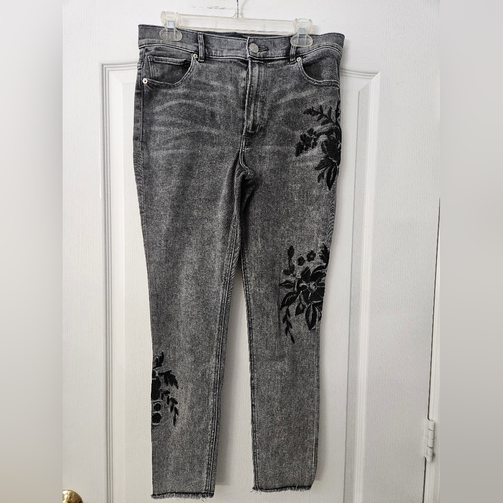 Express Gray Floral Ankle Jeans 10R - Picture 2 of 6